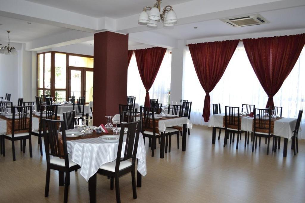 Hotel Corsar Tulcea Bagian luar foto